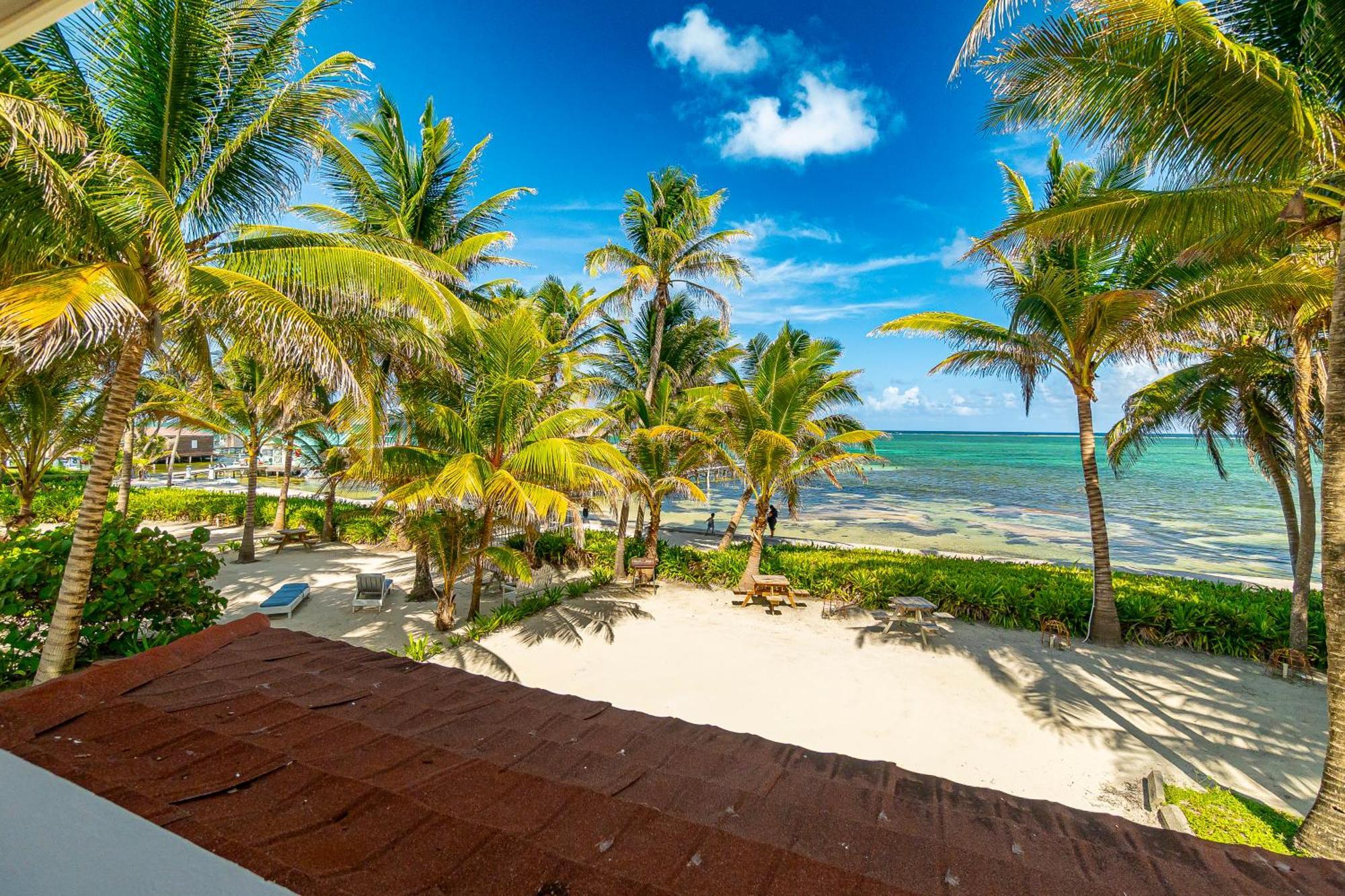 Tradewinds Paradise Villas San Pedro  Exterior photo