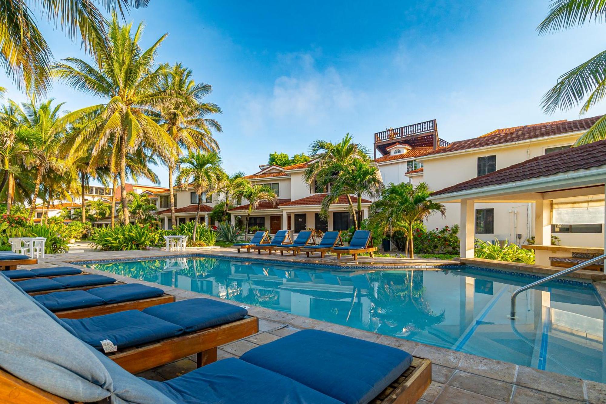 Tradewinds Paradise Villas San Pedro  Exterior photo